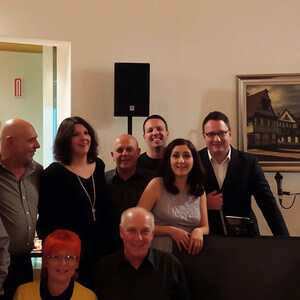 Andy Steiner als Sänger und Moderator bei Geburtstagsfeier in Pforzheim – Musik für alle Generationen