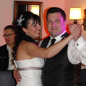 Hochzeit – Erfahrung aus Bad Rappenau zu Andy Steiner Erfahrung von einer Hochzeit in Bad Rappenau – Brautpaar tanzt glücklich zur musikalischen Begleitung von Andy Steiner