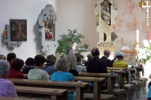 Andy Steiner – Live-Gesang zur Trauung in der Kirche Hochzeitssänger Andy Steiner begleitet live eine Trauung in der Kirche am Klavier