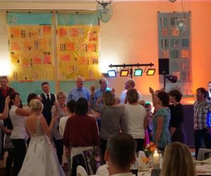 Ausgelassene Stimmung bei Hochzeitsfeier von Nadine und Christian