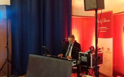 Andy Steiner begleitet Firmenevent mit stilvoller Live-Musik