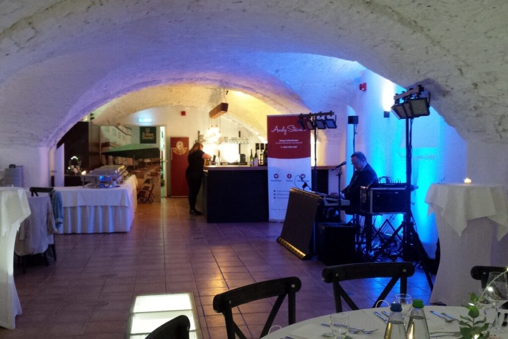 Firmenevent Location mit Live Musik im Gewölbekeller